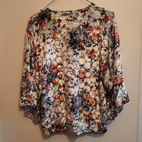 Anthropologie Maeve Umi Wrap Top Velvet Floral - Picture 14 of 15